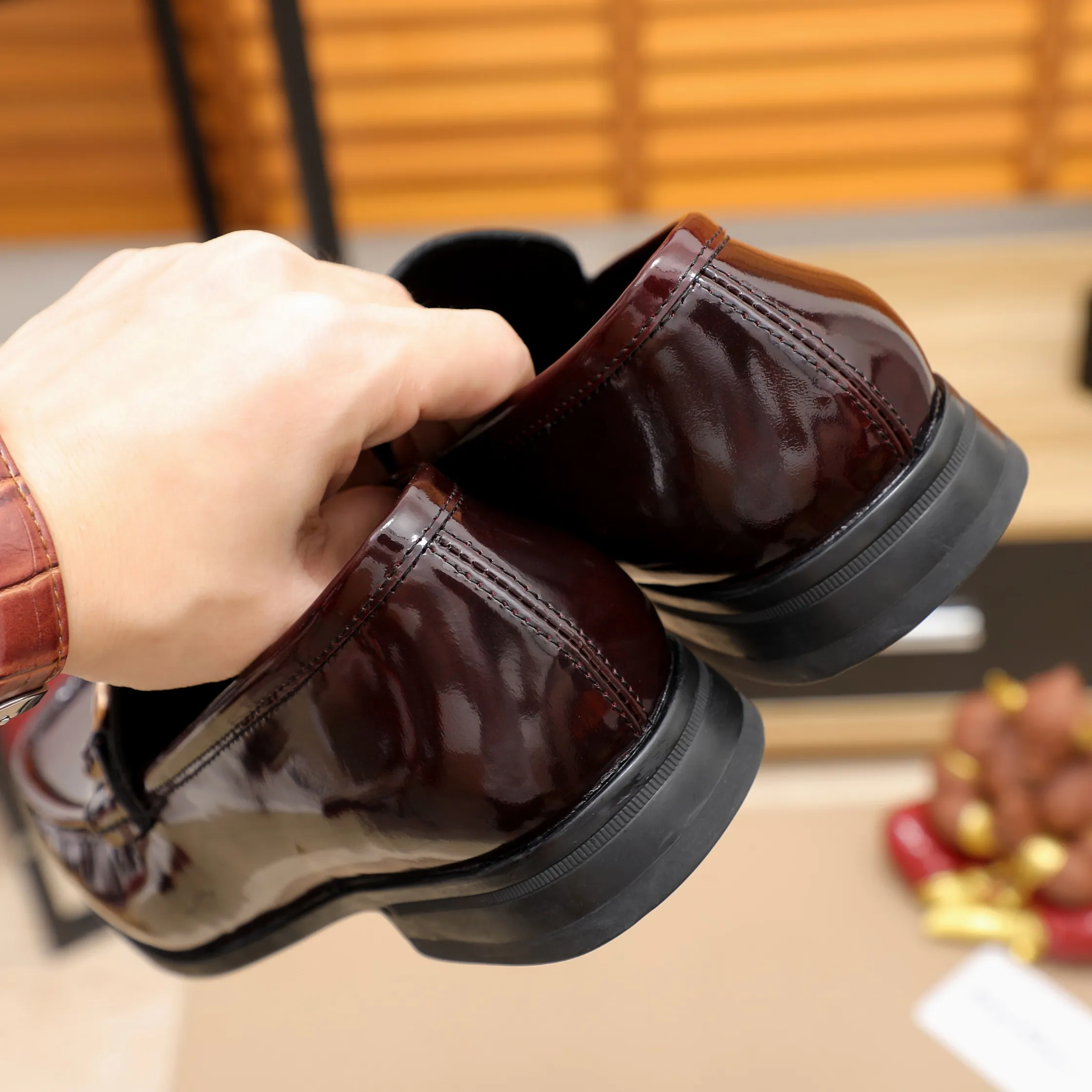 Men's shoes 💰540 🕷🕷🐂【Ferragamo】Ferragamo Popular fashionable casual shoes🇨🇳Official website counter 1:1 production, original mold opening💯Good quality visible, imported high-end first-layer open-edge beaded cowhide, water-dyed🐂leather lining🌿very clear texture, high-quality waterproof, non-slip and wear-resistant outsole🎋high quality and low price, truly handmade🍓black, burgundy, 2 colors optional! Code number 38-45……